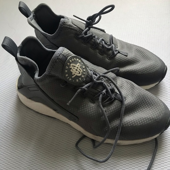 nike air huarache run micro branding